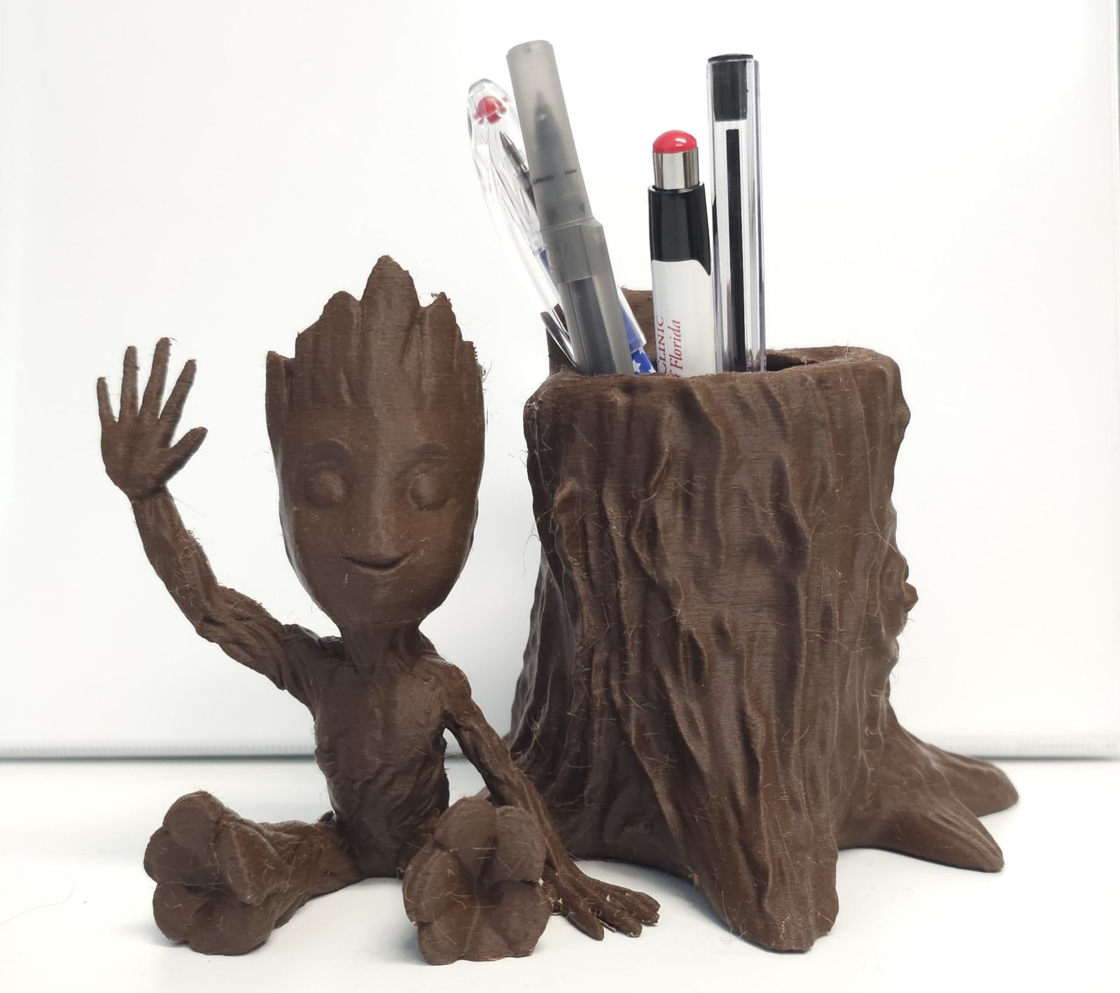 Groot pen holder